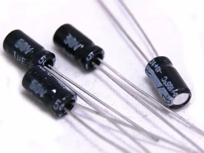 Capacitores Electrolíticos 1UF A 63V